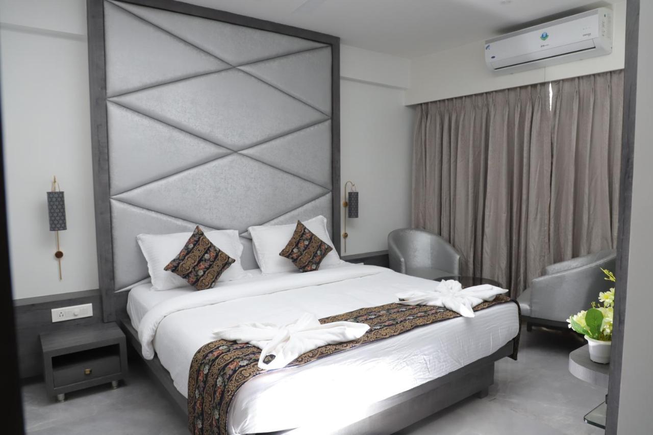 Shikin Hotels Navi Mumbai Exteriör bild